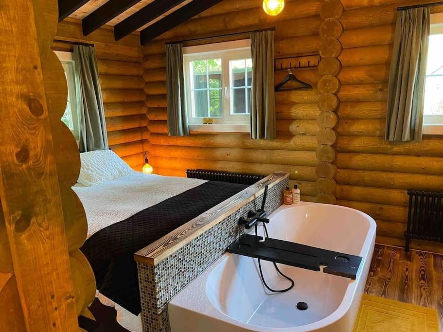 Knusse En Gezellige Blokhut De Bijenstal Villa Dedemsvaart Esterno foto